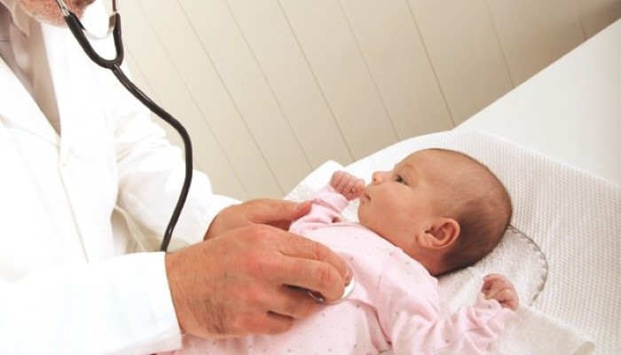 Peut-on entendre Les battements de cœur d'un bébé avec un stéthoscope ?