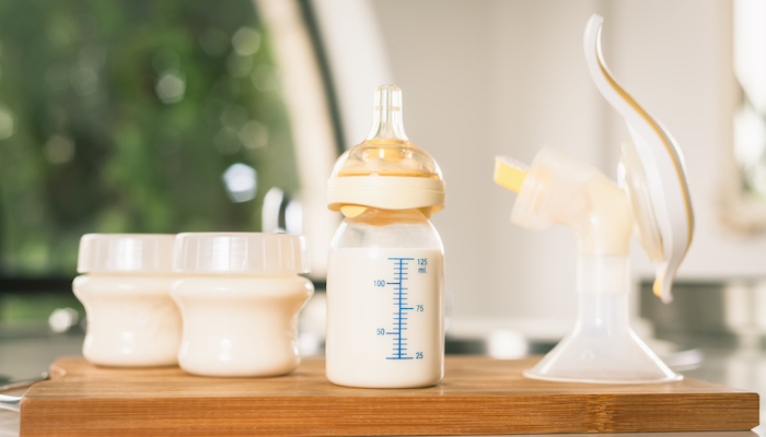 Congeler le lait maternel : comment faire ?