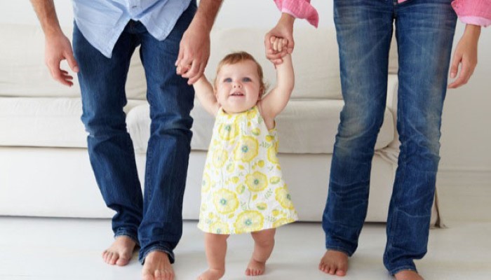 Quand et comment un bébé apprend-il à marcher ? - Bébés et Mamans