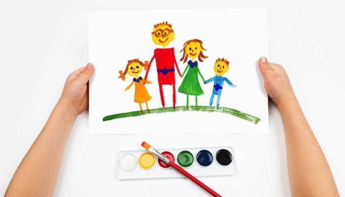 Interpréter les dessins des enfants : la famille - Bébés et Mamans