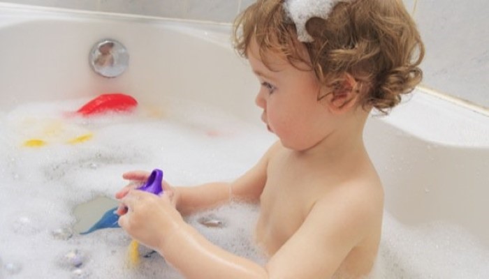 Rendre votre enfant autonome dans la salle de bain - Extrait vidéo
