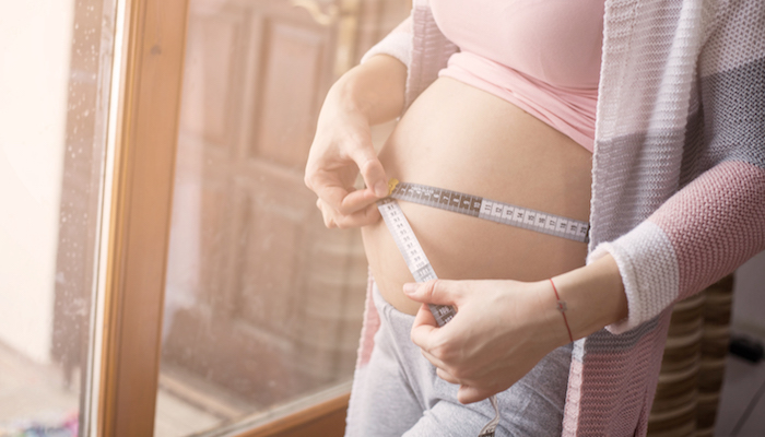 Pourquoi mesure-t-on le ventre pendant la grossesse ? - Bébés et Mamans