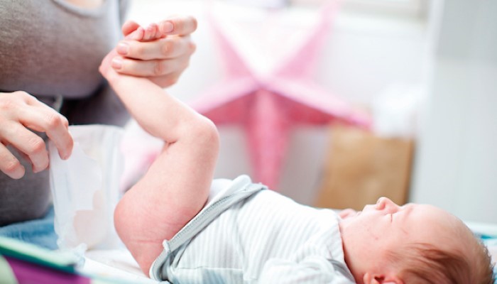 Comparatif des solutions pour nettoyer les fesses de bébé - Ma