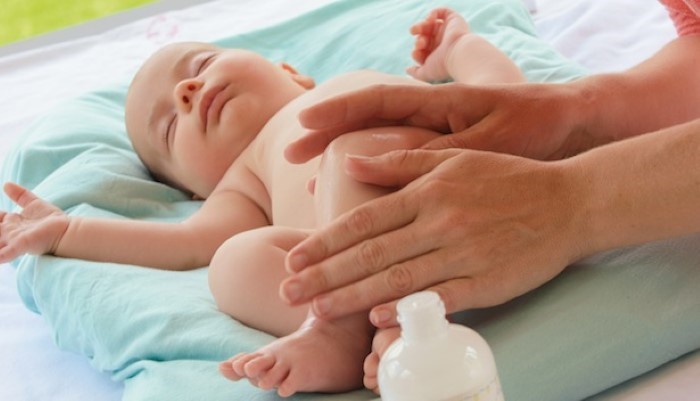 Hygiène intime du nourrisson : prendre soin de son bébé