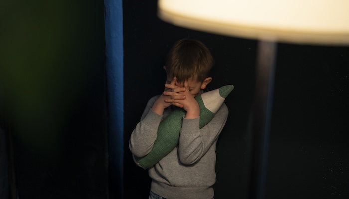 Enfant triste après s'être fait gronder Enfant triste après s'être fait gronder