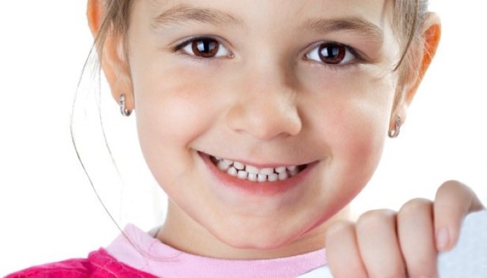 Petite fille qui sourit