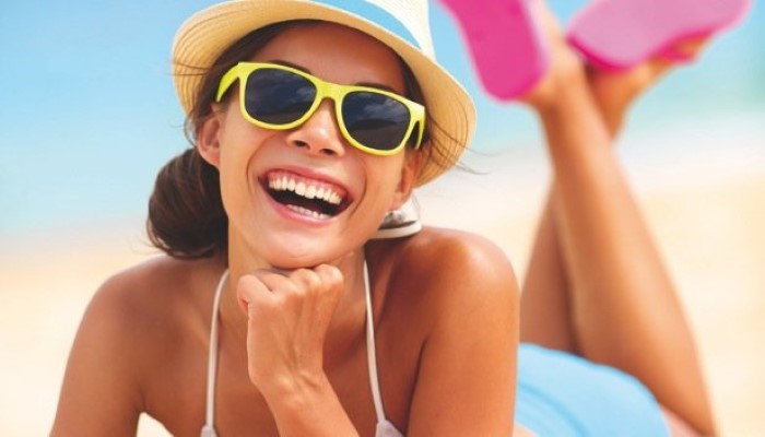 Femme heureuse au soleil Femme heureuse au soleil