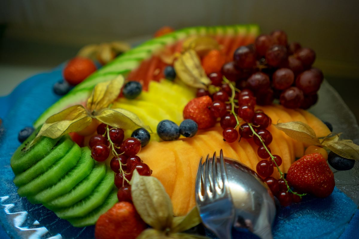 Est-ce que je peux manger que des fruits le soir au dîner ? Est-ce que je peux manger que des fruits le soir au dîner ?