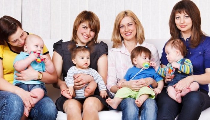 Groupe de mamans avec bébés