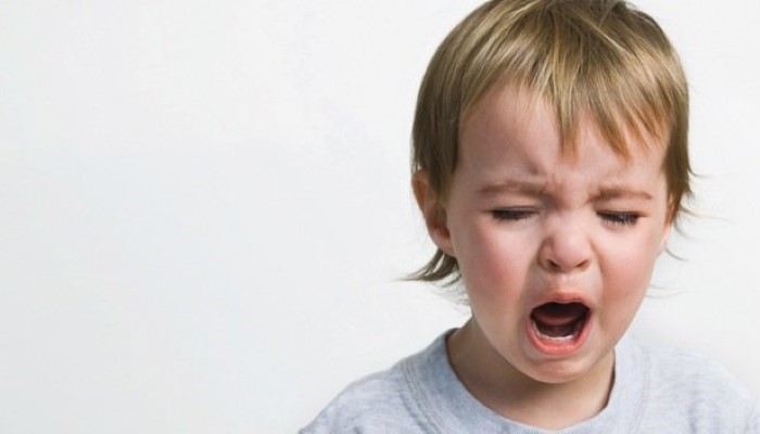 Petite fille qui pleure Petite fille qui pleure