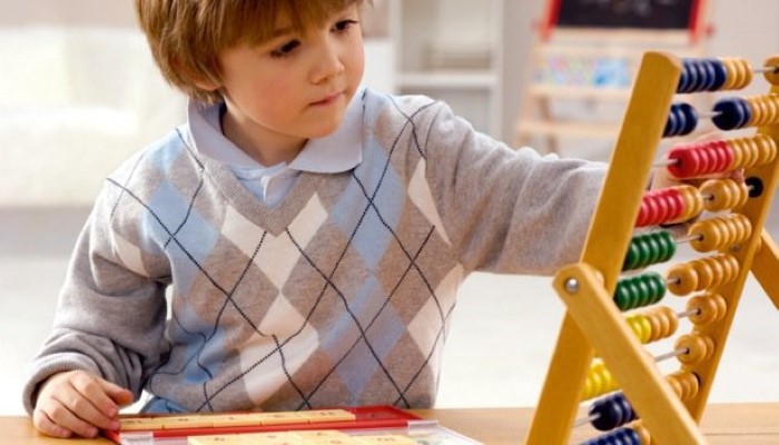 Enfant qui joue Enfant qui joue