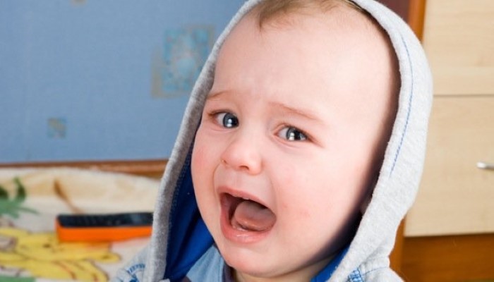 Petit enfant qui pleure à la crèche Petit enfant qui pleure à la crèche