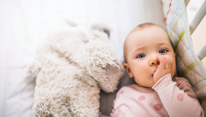 Enfant qui suce son pouce