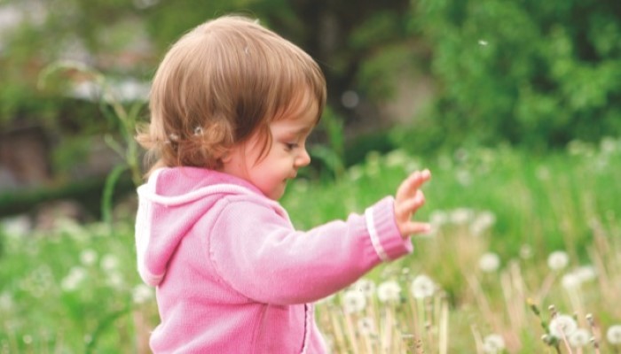 Bébé en vacances à la montagne