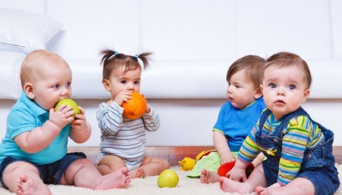 Plusieurs enfants à la garderie