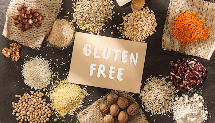 Maman donnant à manger à son bébé