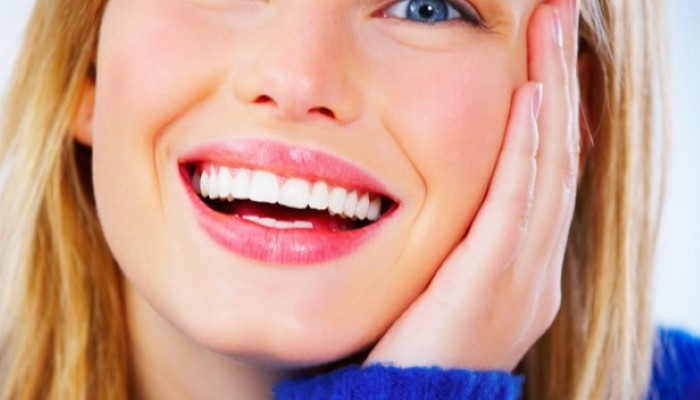 Femme qui sourit Femme qui sourit