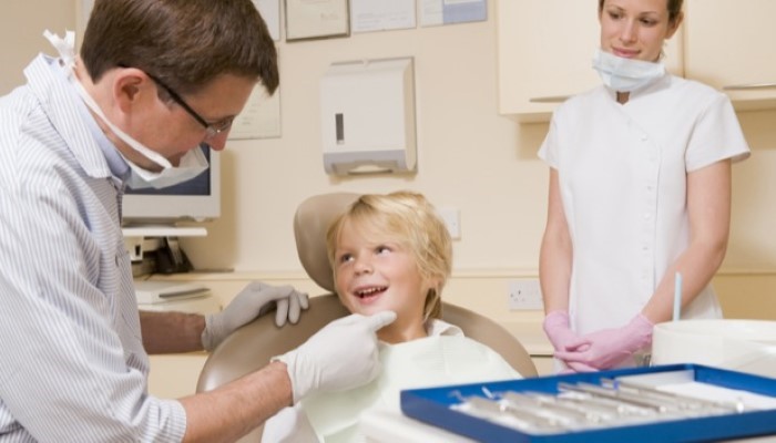 Enfant chez le dentiste Enfant chez le dentiste