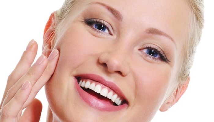 Femme qui sourit Femme qui sourit