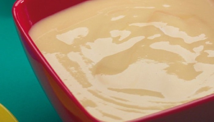 Recette pour bébé de compote de pomme et avoine