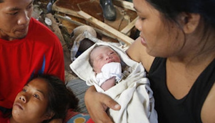 Famille de survivant du typhon Haiyan Famille de survivant du typhon Haiyan