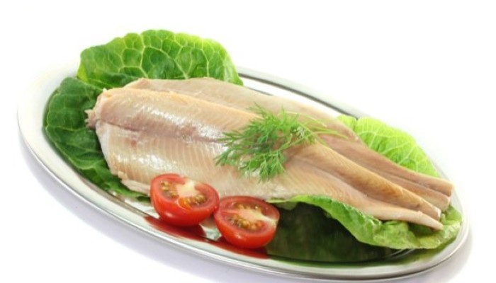 Daurade au four avec de petites tomates