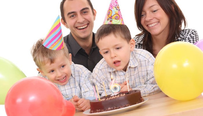 Gâteau d'anniversaire au chocolat Gâteau d'anniversaire au chocolat