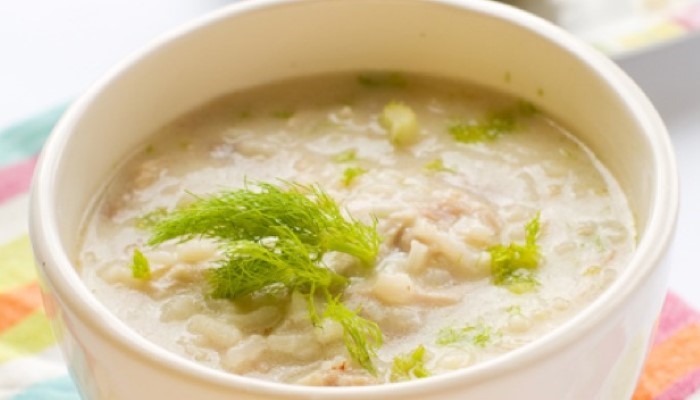 Bouillon au riz et aux courgettes