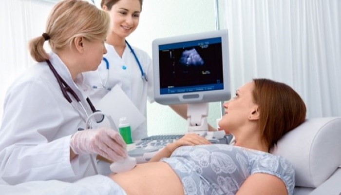 Femme enceinte soumise à un test non invasif