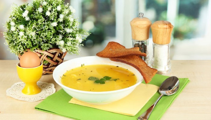 Soupe aux légumes et à l’œuf