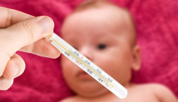 Bébé souffrant de la rougeole