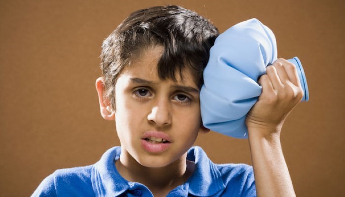 Petit garçon qui s'est fait mal