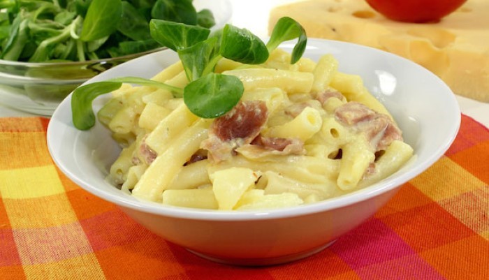 Pâtes à l'œuf et au jambon