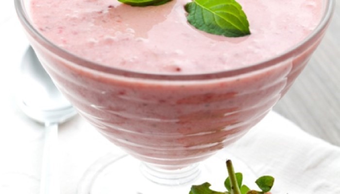 Dessert aux fraises et à la poire