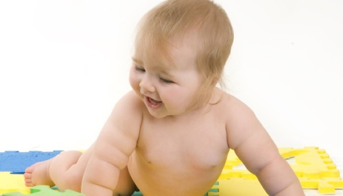 Enfant qui rigole Enfant qui rigole