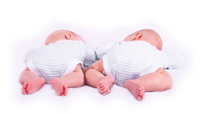 naissance bébés jumeaux