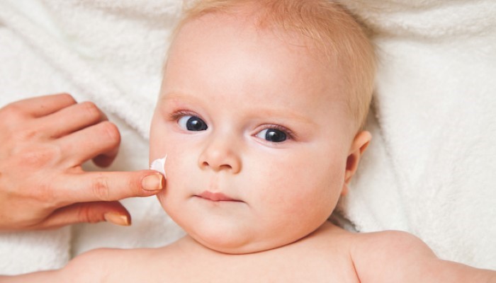 Nettoyer la peau de bébé Nettoyer la peau de bébé