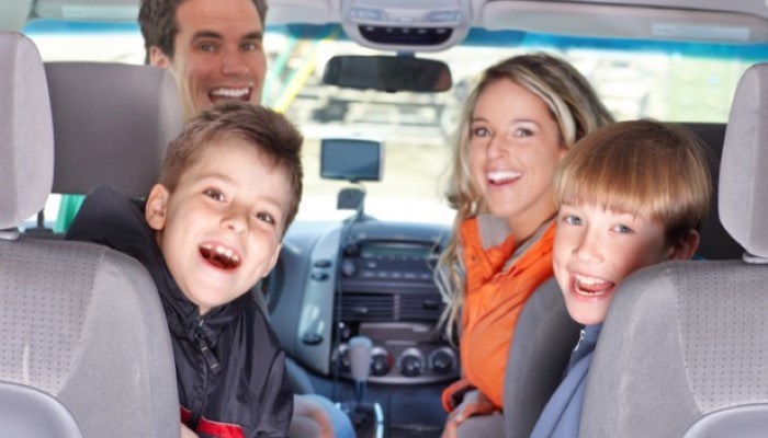 voiture pour partir en vacances avec la famille