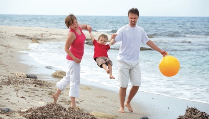 Papa, maman et enfant à la plage Papa, maman et enfant à la plage