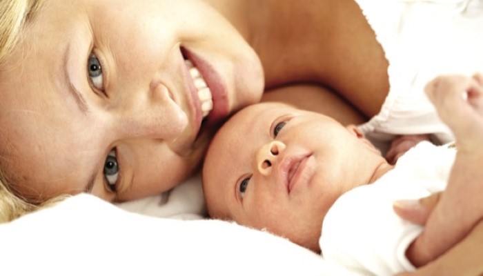 Bébé avec utérus transplanté Bébé avec utérus transplanté