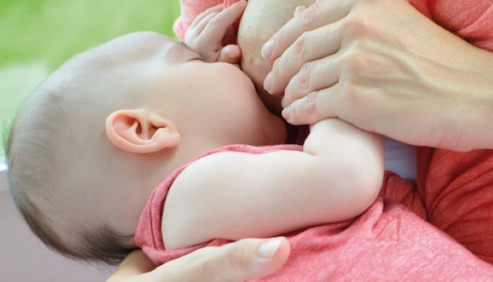 Bébé qui tète Bébé qui tète