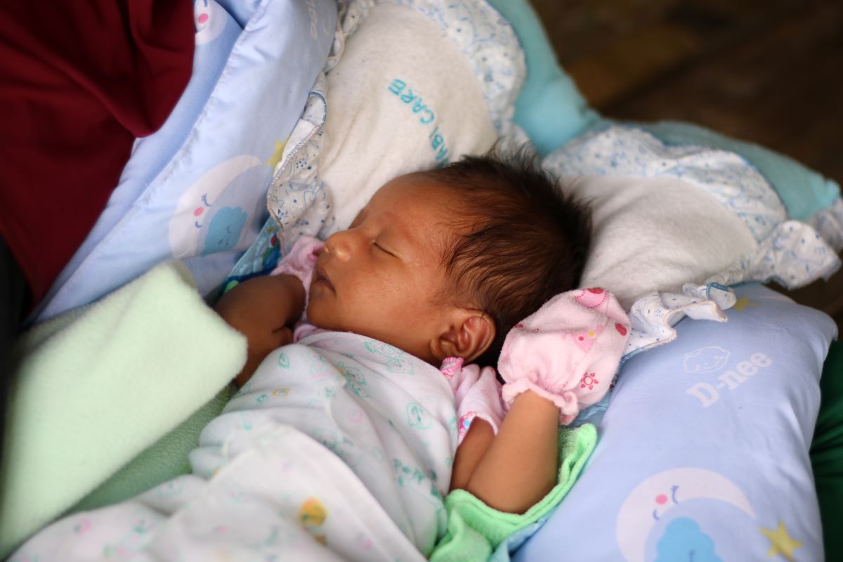 Bébé qui dort profondément