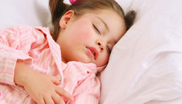 Petite fille qui dort