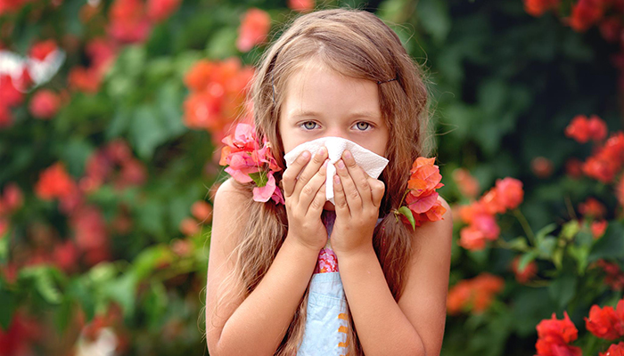 Enfant qui se mouche