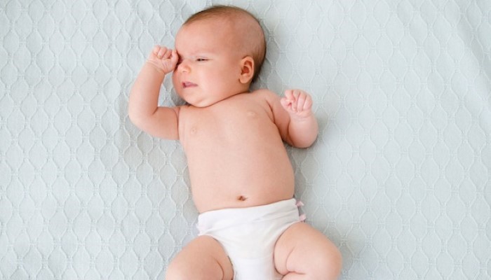 Bébé qui vient de se reveiller Bébé qui vient de se reveiller