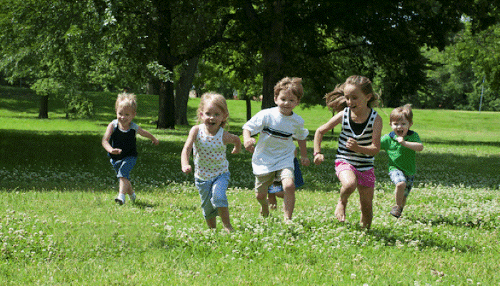 Enfants qui jouent Enfants qui jouent