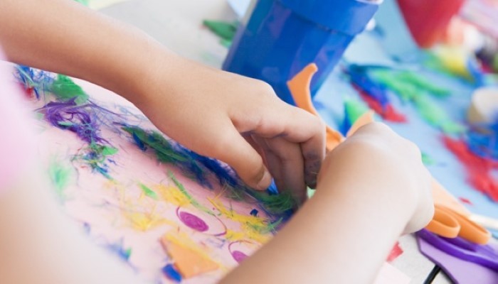 Enfant qui dessine Enfant qui dessine