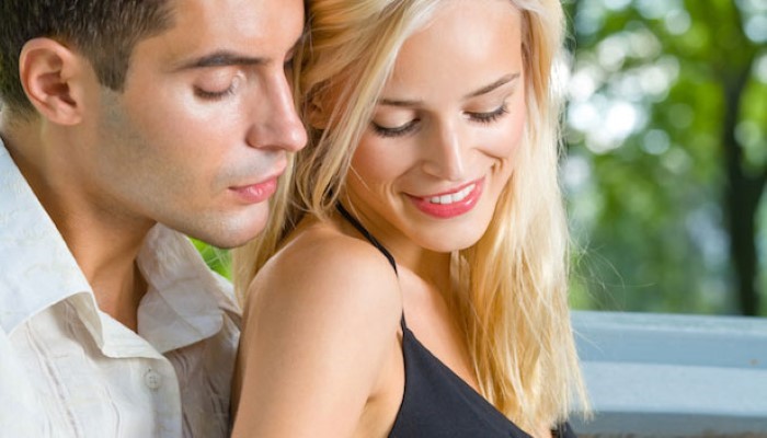 Couple qui sourit Couple qui sourit