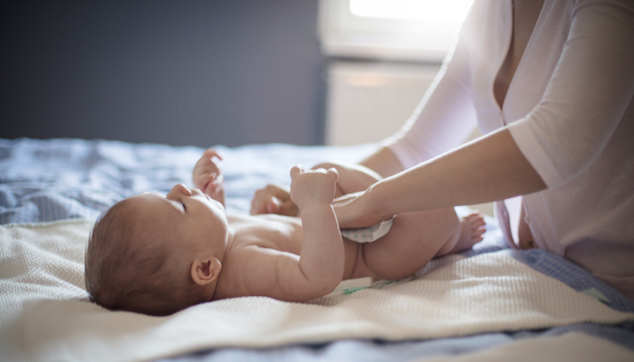 Petit bébé content de sa couche : pas de fuites ! Petit bébé content de sa couche : pas de fuites !