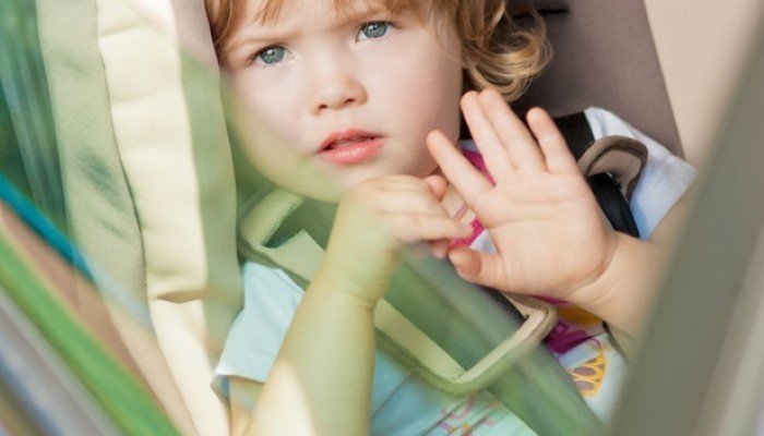 Enfant dans son siège auto